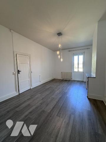 GRANDE MAISON DE VILLE RENOVEE AVEC JARDIN ET DEPENDANCE