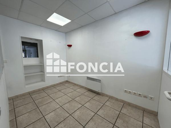 Location Local commercial 3 pièces 54.04 m² - 7 BOULEVARD JEAN MERMOZ Marignane 13700