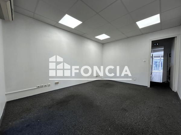 Location Local commercial 3 pièces 54.04 m² - 7 BOULEVARD JEAN MERMOZ Marignane 13700