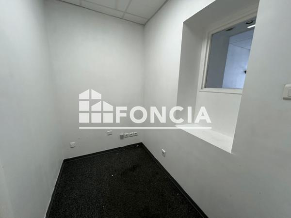 Location Local commercial 3 pièces 54.04 m² - 7 BOULEVARD JEAN MERMOZ Marignane 13700
