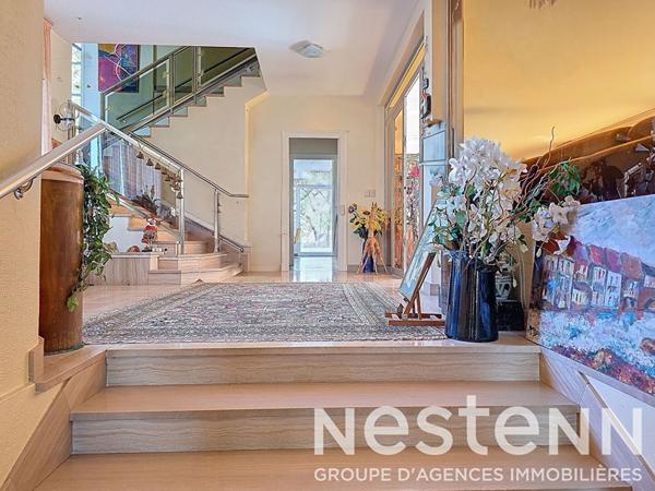 SAINT BONNET DE MURE LE HAUT - VILLA D'ARCHITECTE DE 230 m² et 7 chambres sur terrain de 2500 m²