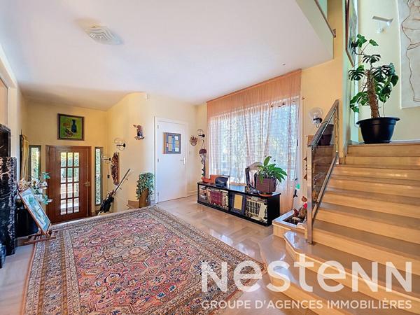 SAINT BONNET DE MURE LE HAUT - VILLA D'ARCHITECTE DE 230 m² et 7 chambres sur terrain de 2500 m²