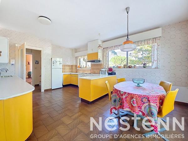 SAINT BONNET DE MURE LE HAUT - VILLA D'ARCHITECTE DE 230 m² et 7 chambres sur terrain de 2500 m²