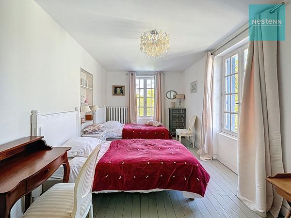 Propriété à vendre à Amboise sur plus d'un hectare, 366m² habitables, 9 chambres, piscine