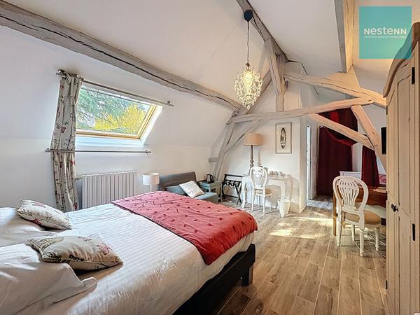 Propriété à vendre à Amboise sur plus d'un hectare, 366m² habitables, 9 chambres, piscine