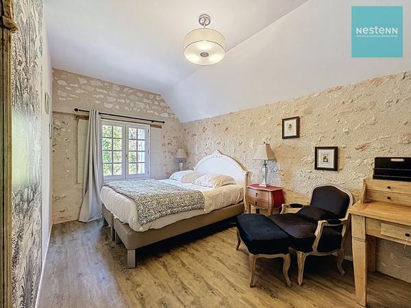 Propriété à vendre à Amboise sur plus d'un hectare, 366m² habitables, 9 chambres, piscine