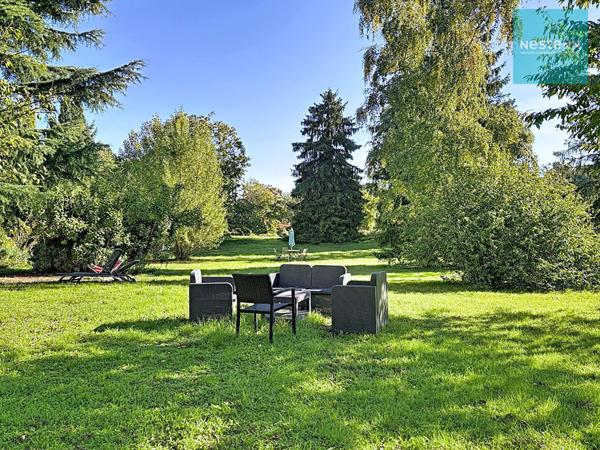 Propriété à vendre à Amboise sur plus d'un hectare, 366m² habitables, 9 chambres, piscine