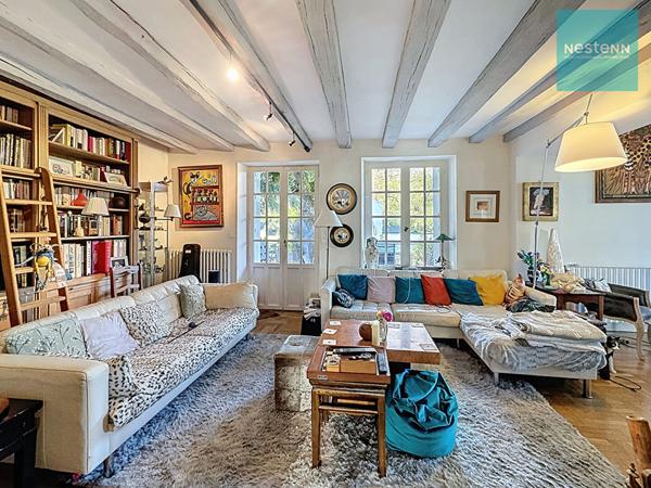 Propriété à vendre à Amboise sur plus d'un hectare, 366m² habitables, 9 chambres, piscine