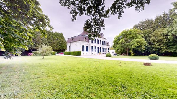 VENTE d'une propriété de 11 pièces (390 m²)