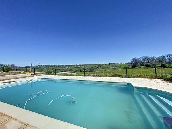 Grande maison 8 pieces sur les hauteurs avec vue degagee proche de Montauban