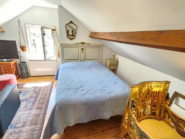 Tosny - Agréable villa avec vue et accès direct à la Seine de 124 m2 -  3 chambres - Bel environnement reposant, calme et reposant -  Terrain 947 m2 - Prix : 383.000 Euros