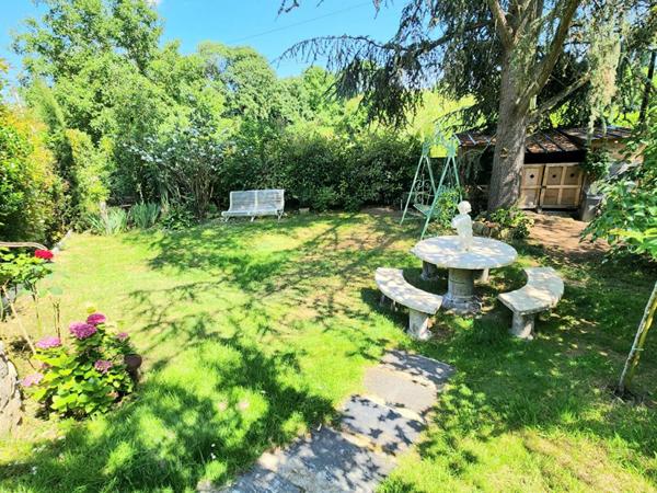 Tosny - Agréable villa avec vue et accès direct à la Seine de 124 m2 -  3 chambres - Bel environnement reposant, calme et reposant -  Terrain 947 m2 - Prix : 383.000 Euros