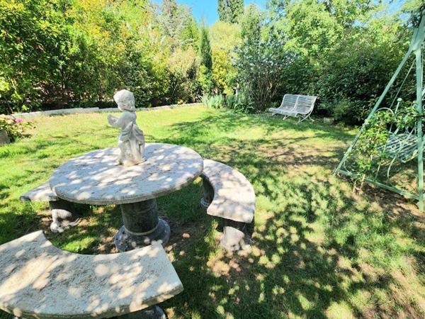 Tosny - Agréable villa avec vue et accès direct à la Seine de 124 m2 -  3 chambres - Bel environnement reposant, calme et reposant -  Terrain 947 m2 - Prix : 383.000 Euros