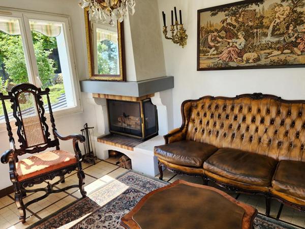 Tosny - Agréable villa avec vue et accès direct à la Seine de 124 m2 -  3 chambres - Bel environnement reposant, calme et reposant -  Terrain 947 m2 - Prix : 383.000 Euros