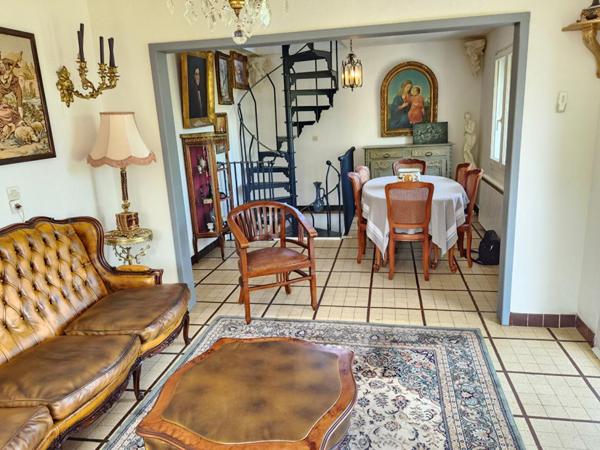 Tosny - Agréable villa avec vue et accès direct à la Seine de 124 m2 -  3 chambres - Bel environnement reposant, calme et reposant -  Terrain 947 m2 - Prix : 383.000 Euros