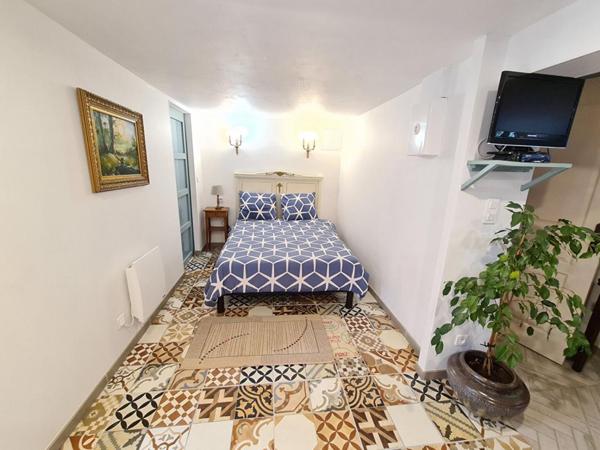 Tosny - Agréable villa avec vue et accès direct à la Seine de 124 m2 -  3 chambres - Bel environnement reposant, calme et reposant -  Terrain 947 m2 - Prix : 383.000 Euros