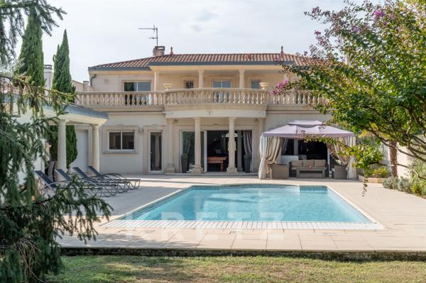 MERIGNAC - Villa 5 chambres de 301 m2 avec piscine & garage