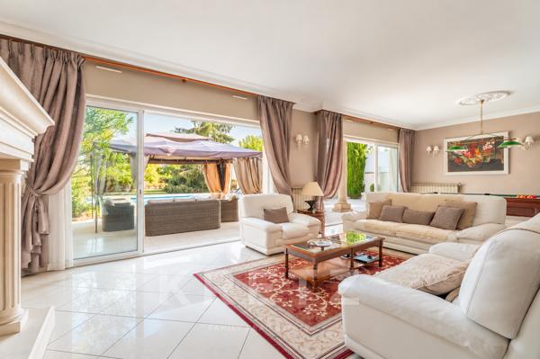 MERIGNAC - Villa 5 chambres de 301 m2 avec piscine & garage