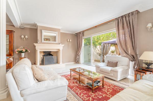 MERIGNAC - Villa 5 chambres de 301 m2 avec piscine & garage