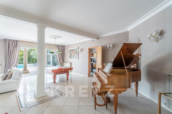 MERIGNAC - Villa 5 chambres de 301 m2 avec piscine & garage
