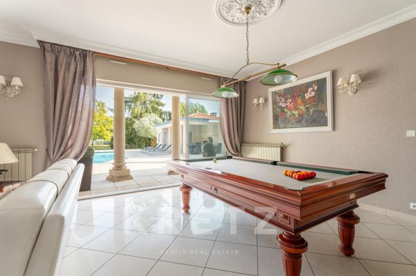 MERIGNAC - Villa 5 chambres de 301 m2 avec piscine & garage