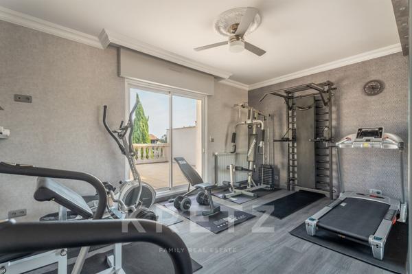 MERIGNAC - Villa 5 chambres de 301 m2 avec piscine & garage