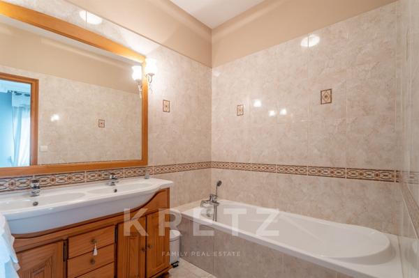 MERIGNAC - Villa 5 chambres de 301 m2 avec piscine & garage