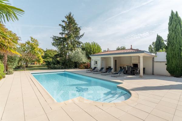 MERIGNAC - Villa 5 chambres de 301 m2 avec piscine & garage