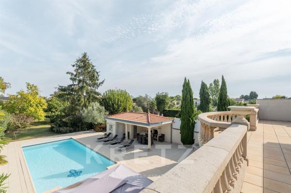 MERIGNAC - Villa 5 chambres de 301 m2 avec piscine & garage