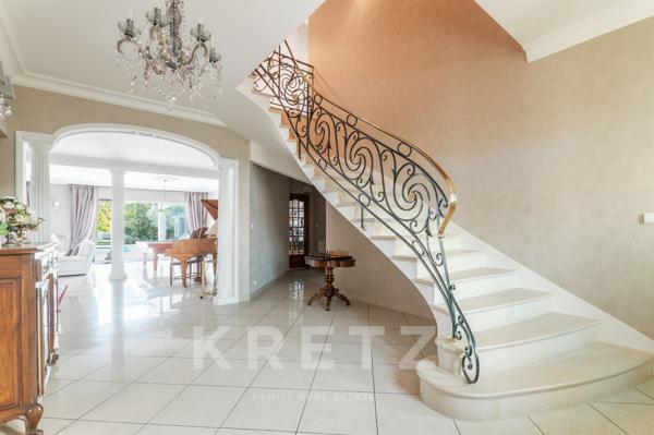 MERIGNAC - Villa 5 chambres de 301 m2 avec piscine & garage