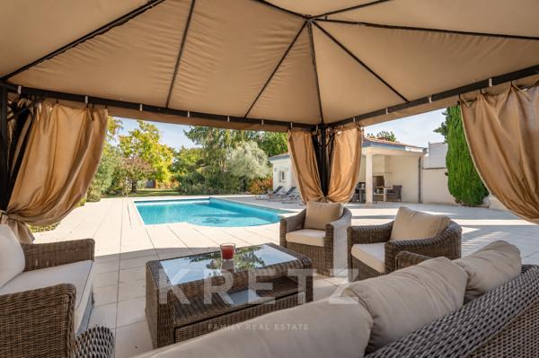 MERIGNAC - Villa 5 chambres de 301 m2 avec piscine & garage