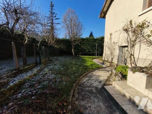 Petit maison avec jardin et garage