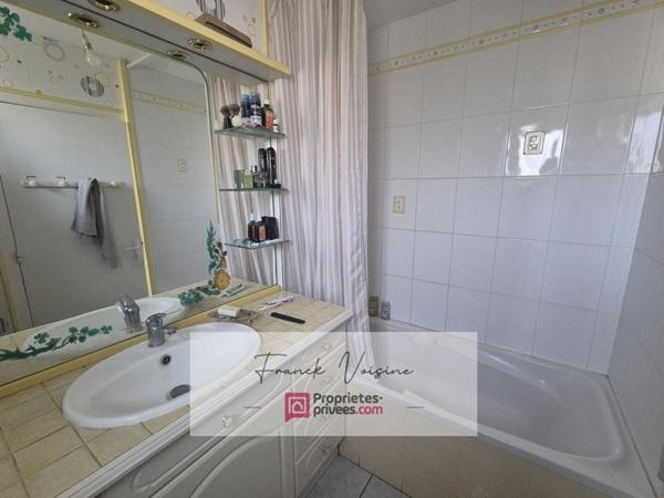 A VENDRE aux Herbiers, Maison de 79 m2 env avec 2 chambres et 1 bureau sur une parcelle de 349 m2 env