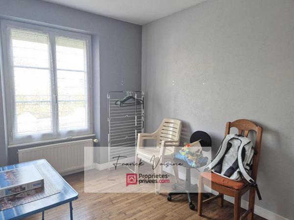 A VENDRE aux Herbiers, Maison de 79 m2 env avec 2 chambres et 1 bureau sur une parcelle de 349 m2 env