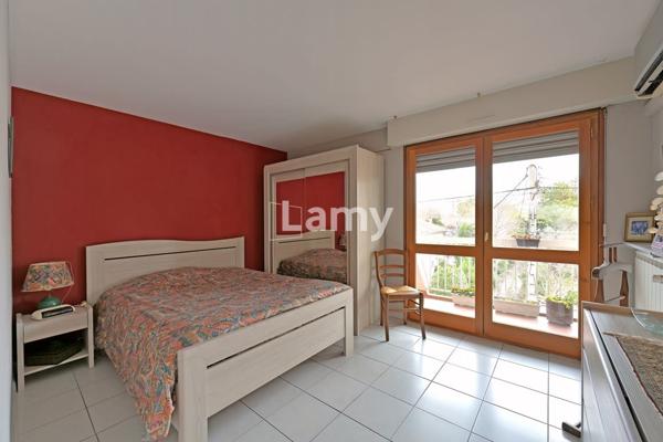 Parking + annexe + appartement + parking