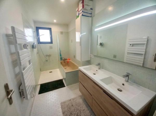 ERNÉE – Maison de plain-pied rénovée 88 m² – 3 ch. – jardin, terrasse 60 m² – aucun travaux