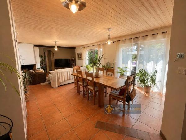 Vente                                                      Maison
                        
                     6 pièces                      163 m2                     à Saint-Jean-de-Monts