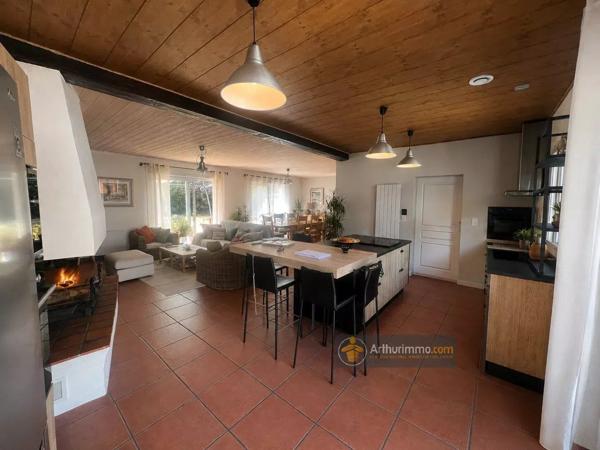 Vente                                                      Maison
                        
                     6 pièces                      163 m2                     à Saint-Jean-de-Monts