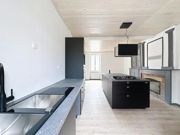 Maison en Pierre entièrement rénovée à neuf  avec dépendances et jardin sur Arcambal