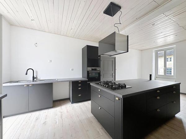 Maison en Pierre entièrement rénovée à neuf  avec dépendances et jardin sur Arcambal