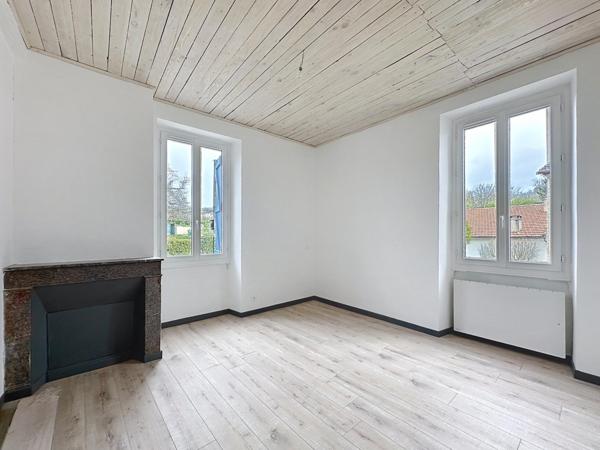 Maison en Pierre entièrement rénovée à neuf  avec dépendances et jardin sur Arcambal