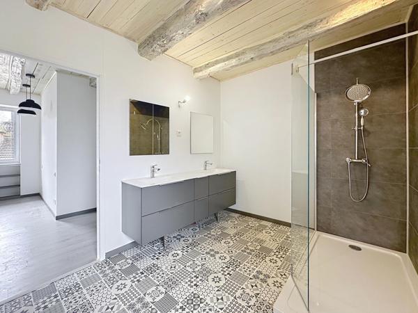 Maison en Pierre entièrement rénovée à neuf  avec dépendances et jardin sur Arcambal