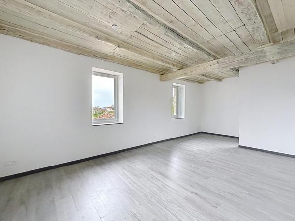 Maison en Pierre entièrement rénovée à neuf  avec dépendances et jardin sur Arcambal