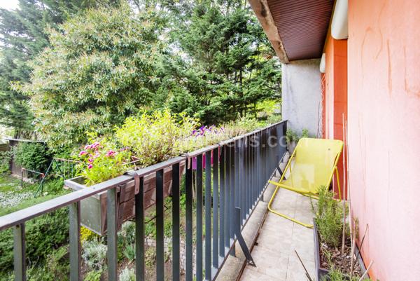 Appartement familial, lumineux, 3 chambres avec balcons, vues et ravissant jardin commun.