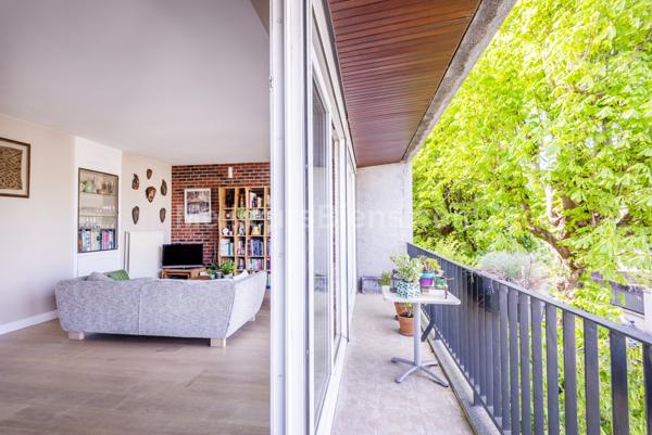 Appartement familial, lumineux, 3 chambres avec balcons, vues et ravissant jardin commun.