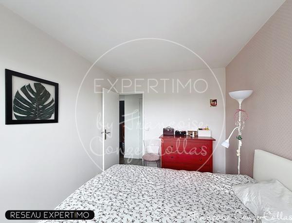 Appartement 2 chambres, loggia, balcon, cave, parking, piscine