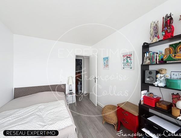 Appartement 2 chambres, loggia, balcon, cave, parking, piscine