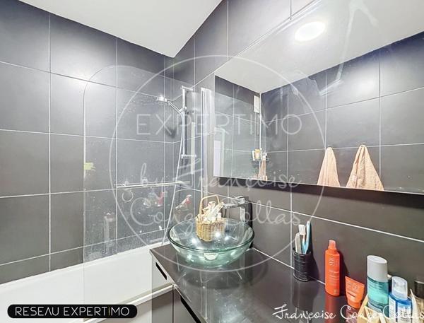 Appartement 2 chambres, loggia, balcon, cave, parking, piscine