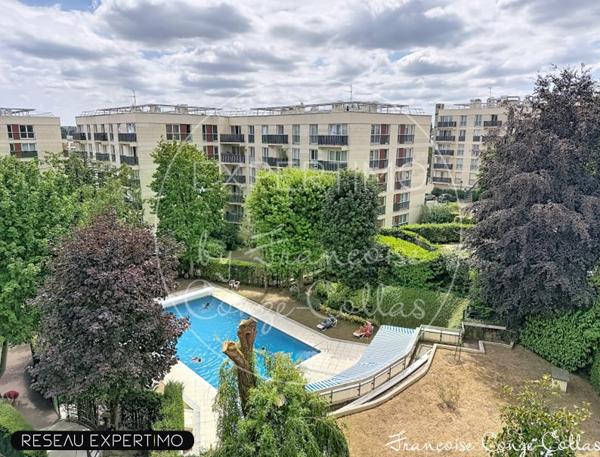 Appartement 2 chambres, loggia, balcon, cave, parking, piscine