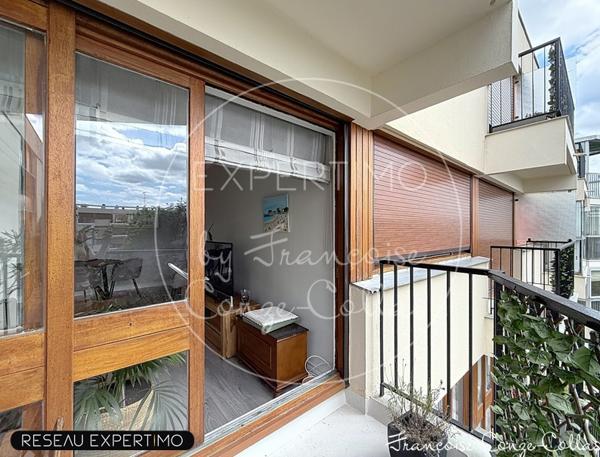 Appartement 2 chambres, loggia, balcon, cave, parking, piscine